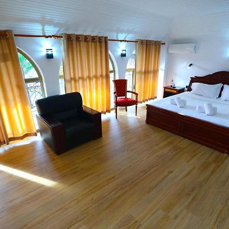Vila Alizee Hotel 티라나 외부 사진