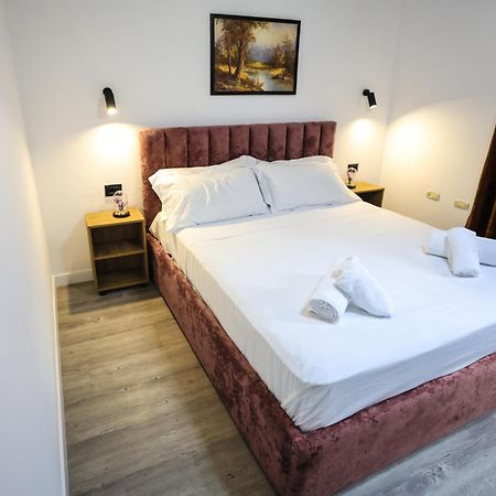 Vila Alizee Hotel 티라나 외부 사진