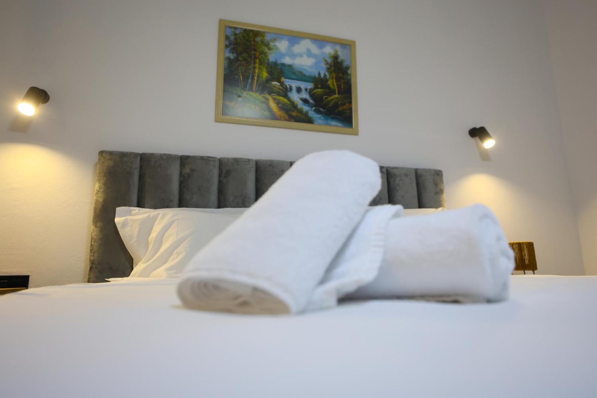 Vila Alizee Hotel 티라나 외부 사진