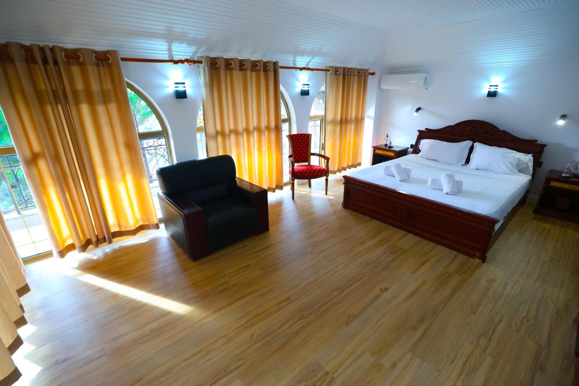 Vila Alizee Hotel 티라나 외부 사진