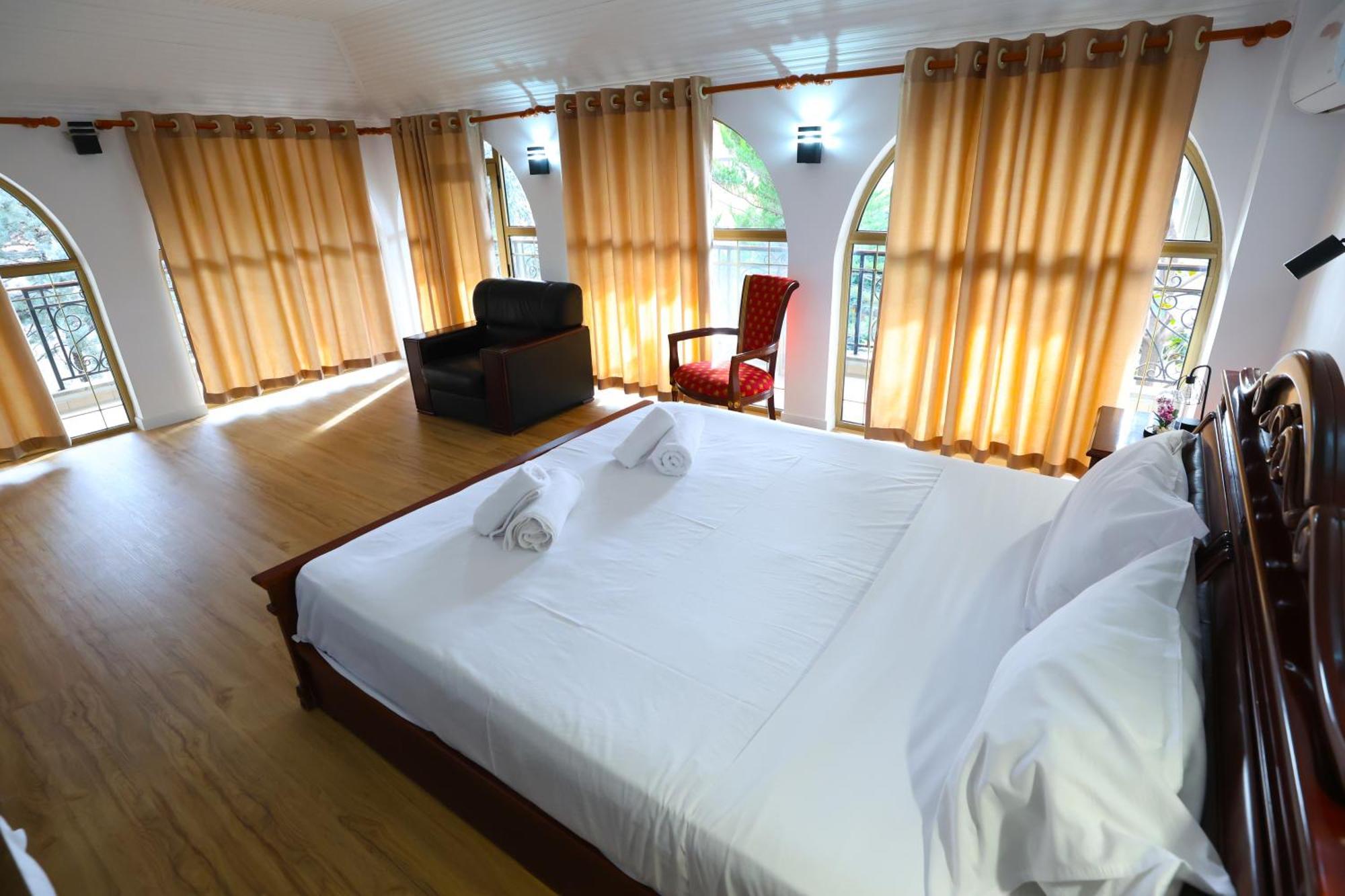 Vila Alizee Hotel 티라나 외부 사진