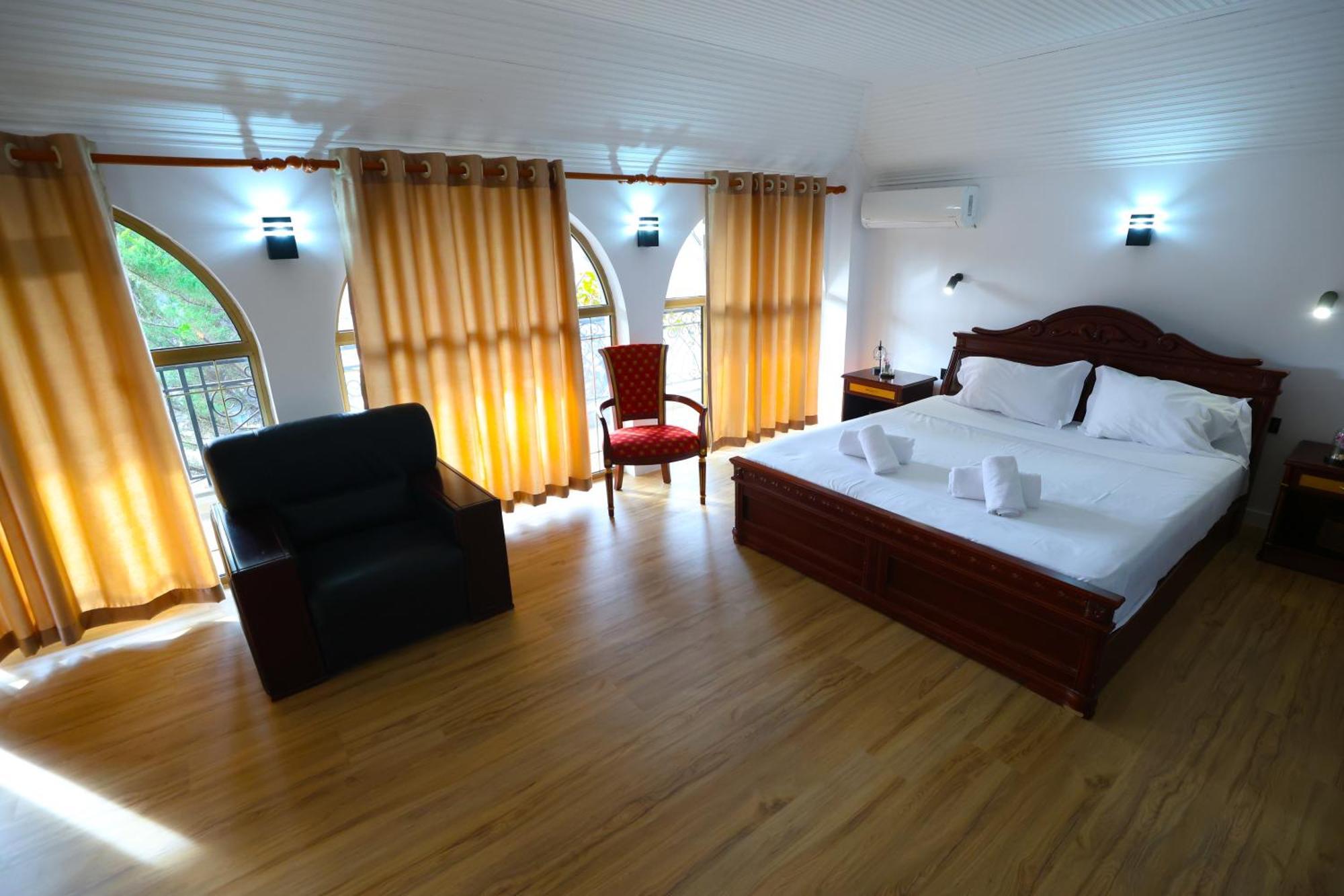 Vila Alizee Hotel 티라나 외부 사진