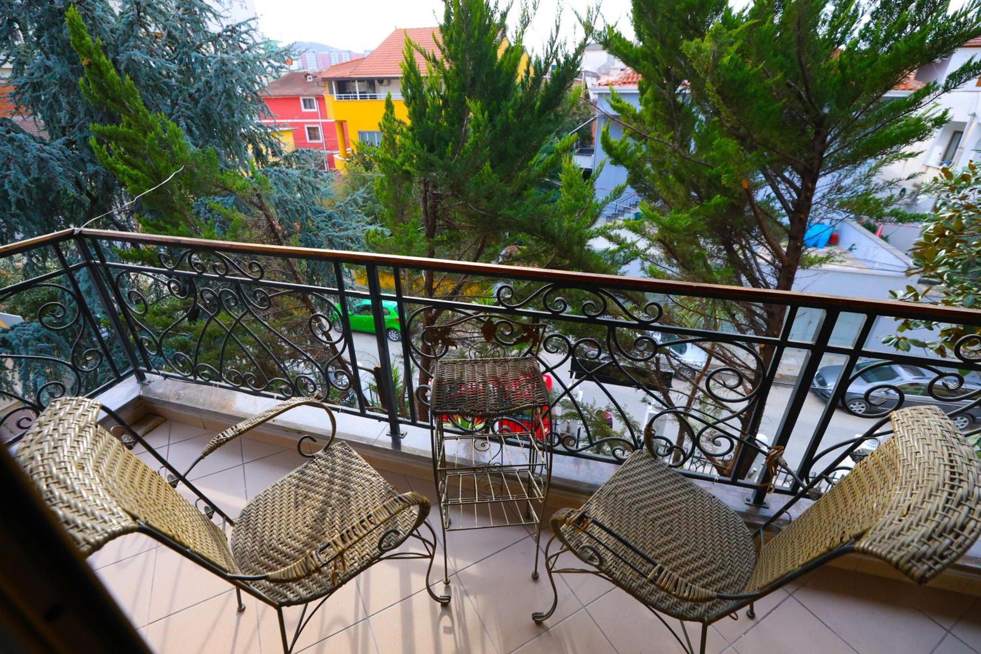 Vila Alizee Hotel 티라나 외부 사진