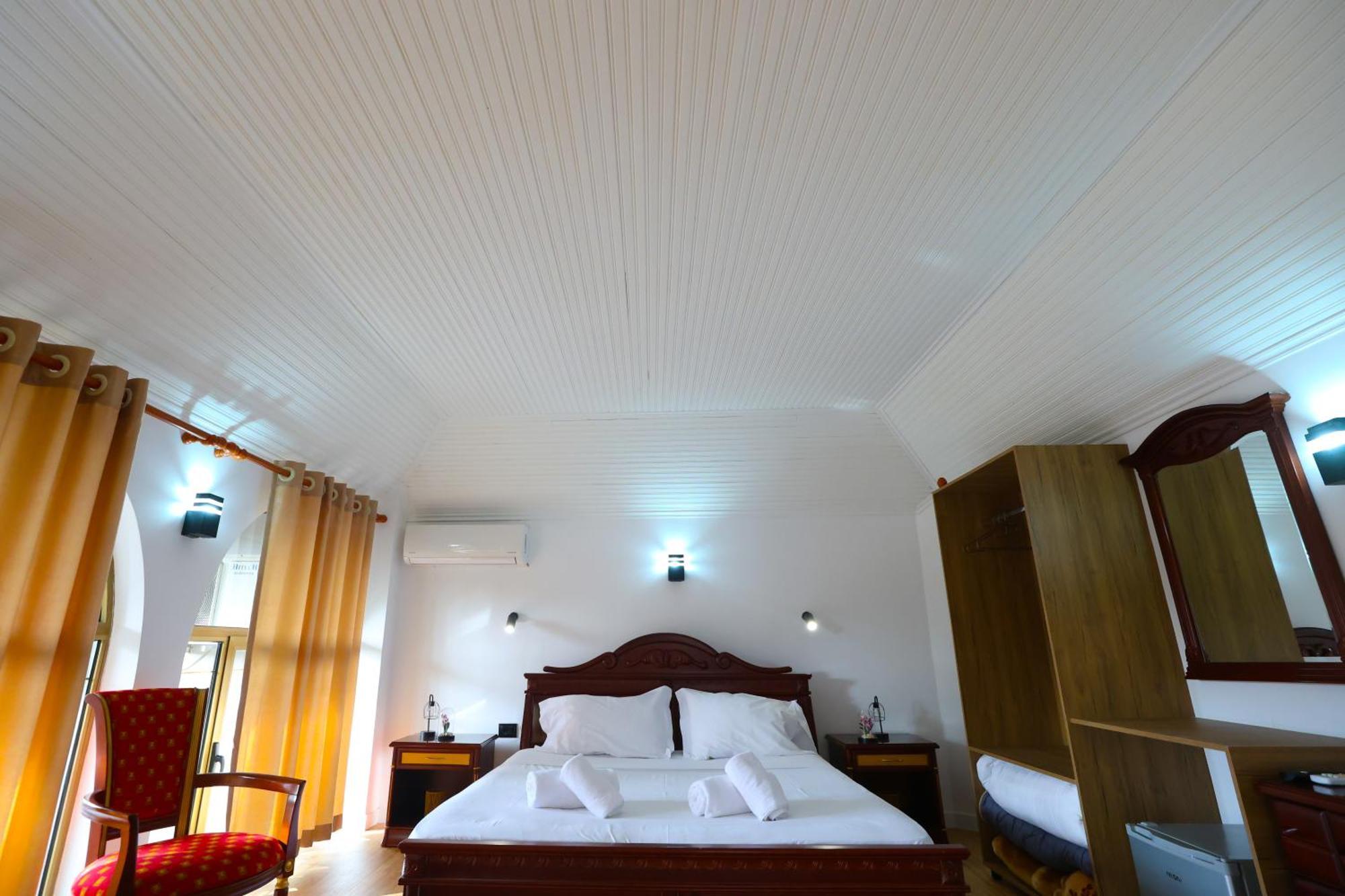Vila Alizee Hotel 티라나 외부 사진