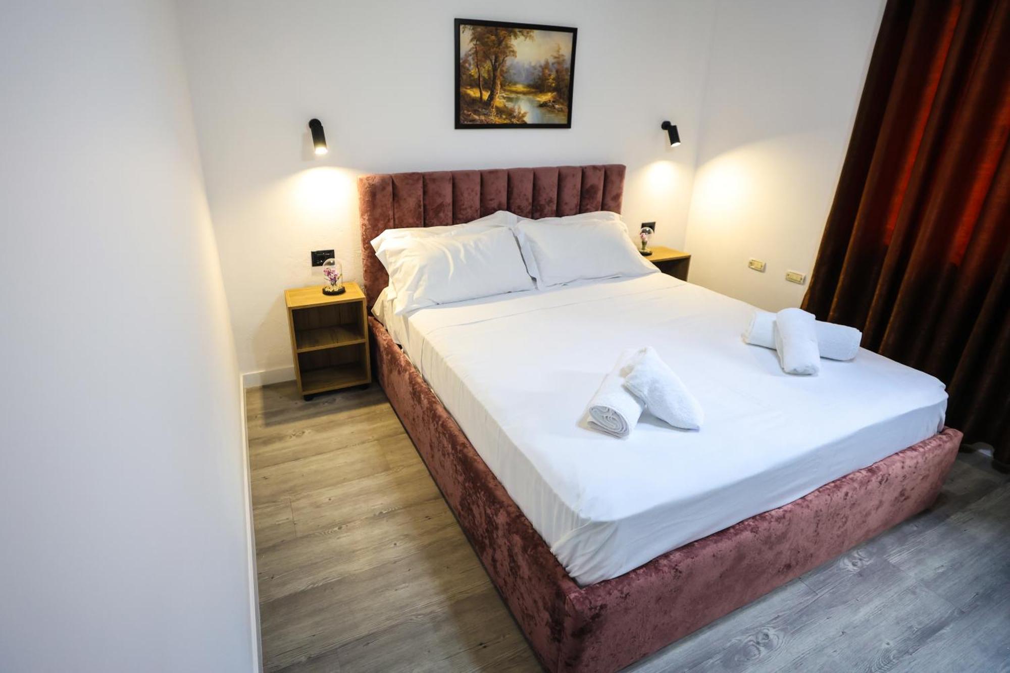 Vila Alizee Hotel 티라나 외부 사진