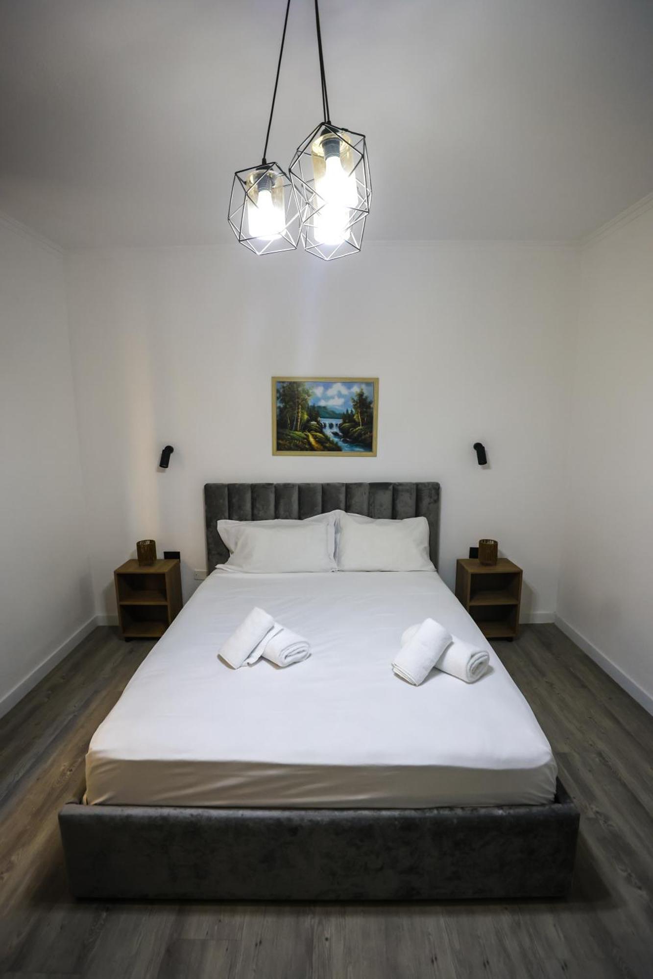 Vila Alizee Hotel 티라나 외부 사진