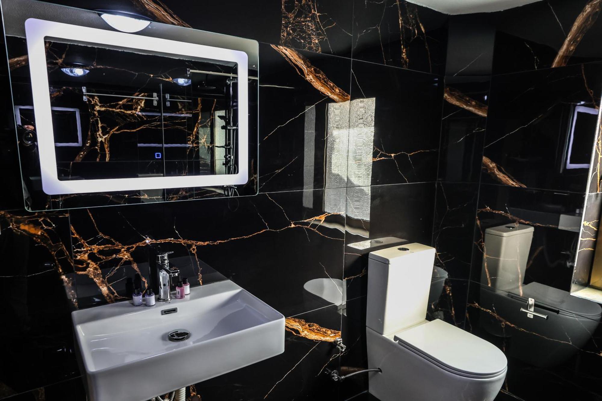 Vila Alizee Hotel 티라나 외부 사진