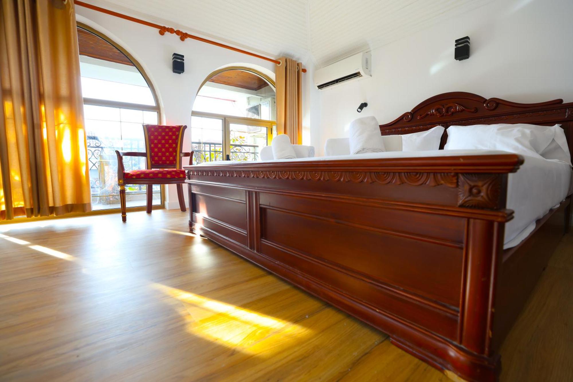 Vila Alizee Hotel 티라나 외부 사진