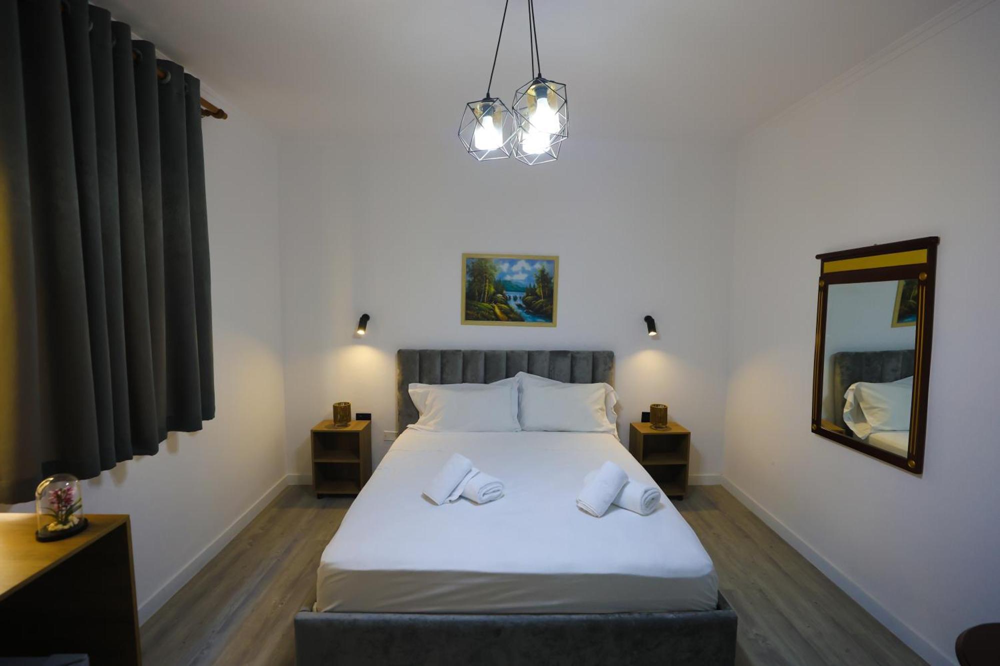 Vila Alizee Hotel 티라나 외부 사진