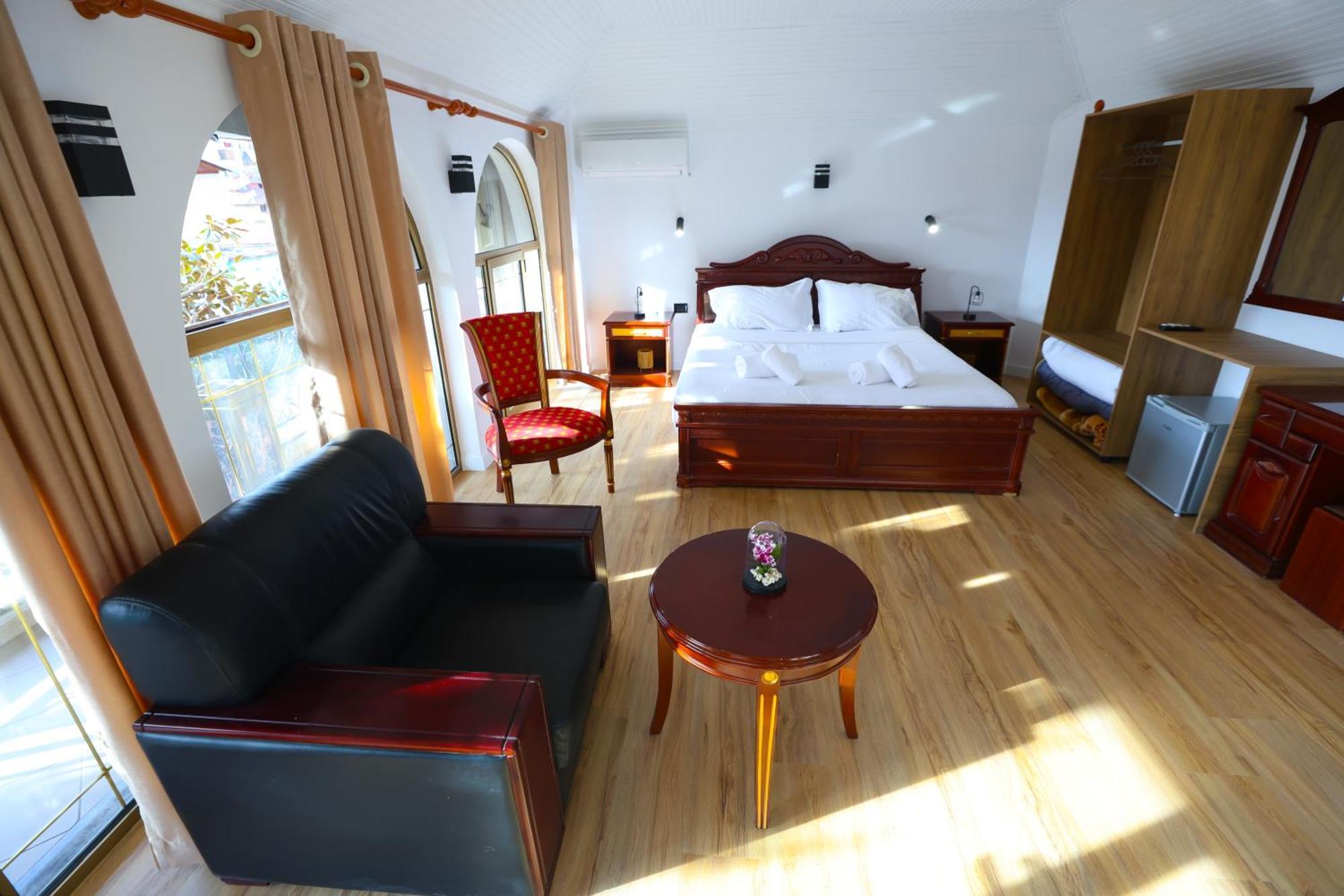 Vila Alizee Hotel 티라나 외부 사진