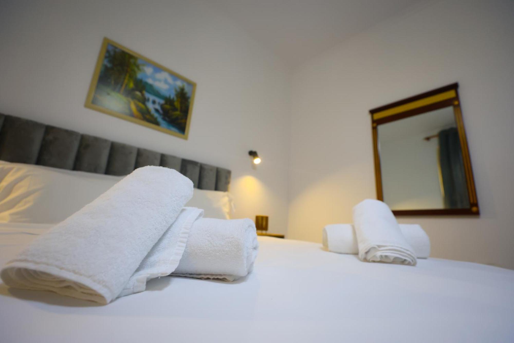 Vila Alizee Hotel 티라나 외부 사진