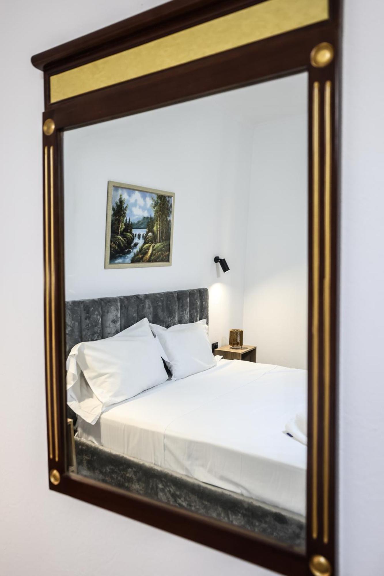 Vila Alizee Hotel 티라나 외부 사진