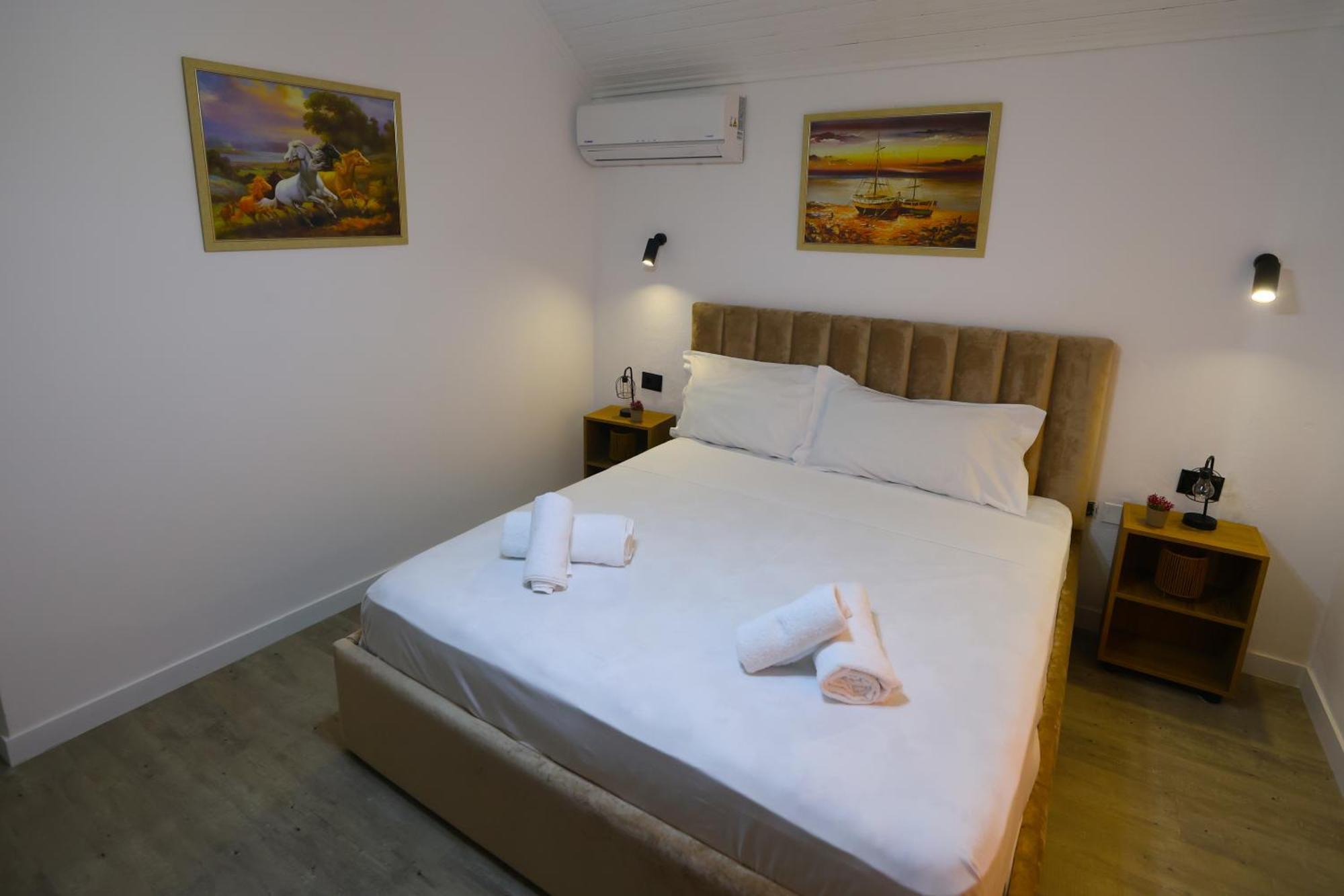 Vila Alizee Hotel 티라나 외부 사진