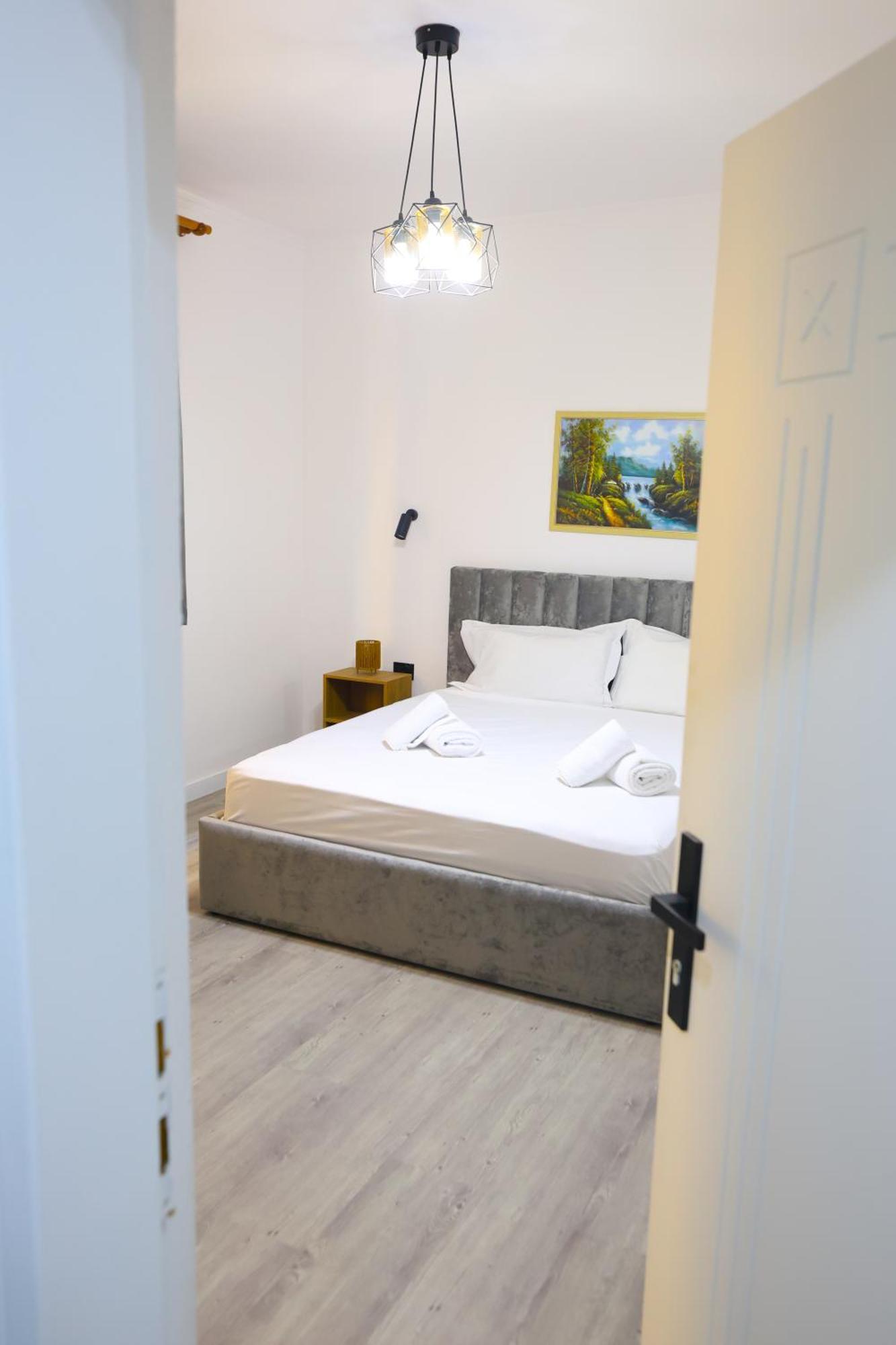 Vila Alizee Hotel 티라나 외부 사진
