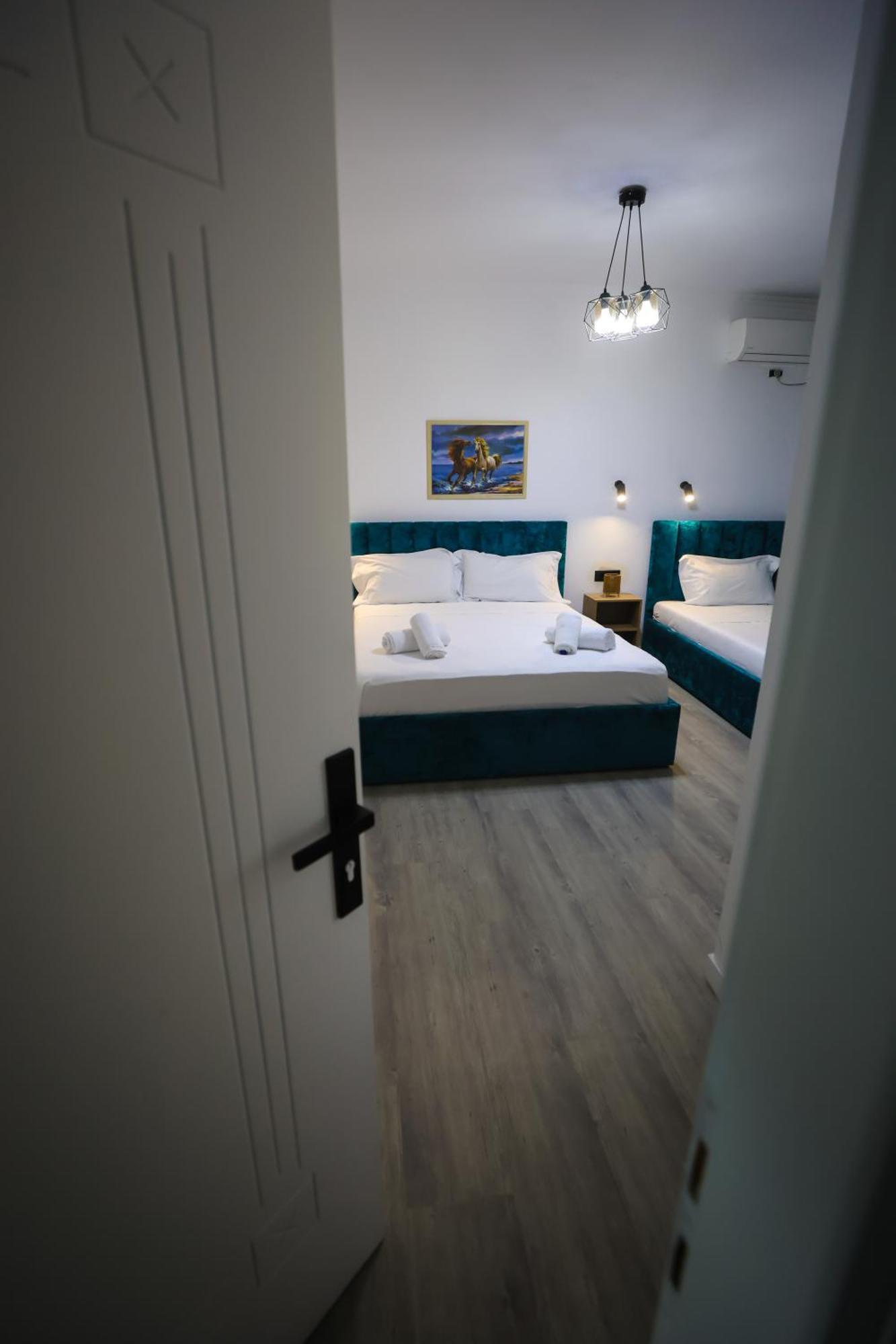 Vila Alizee Hotel 티라나 외부 사진
