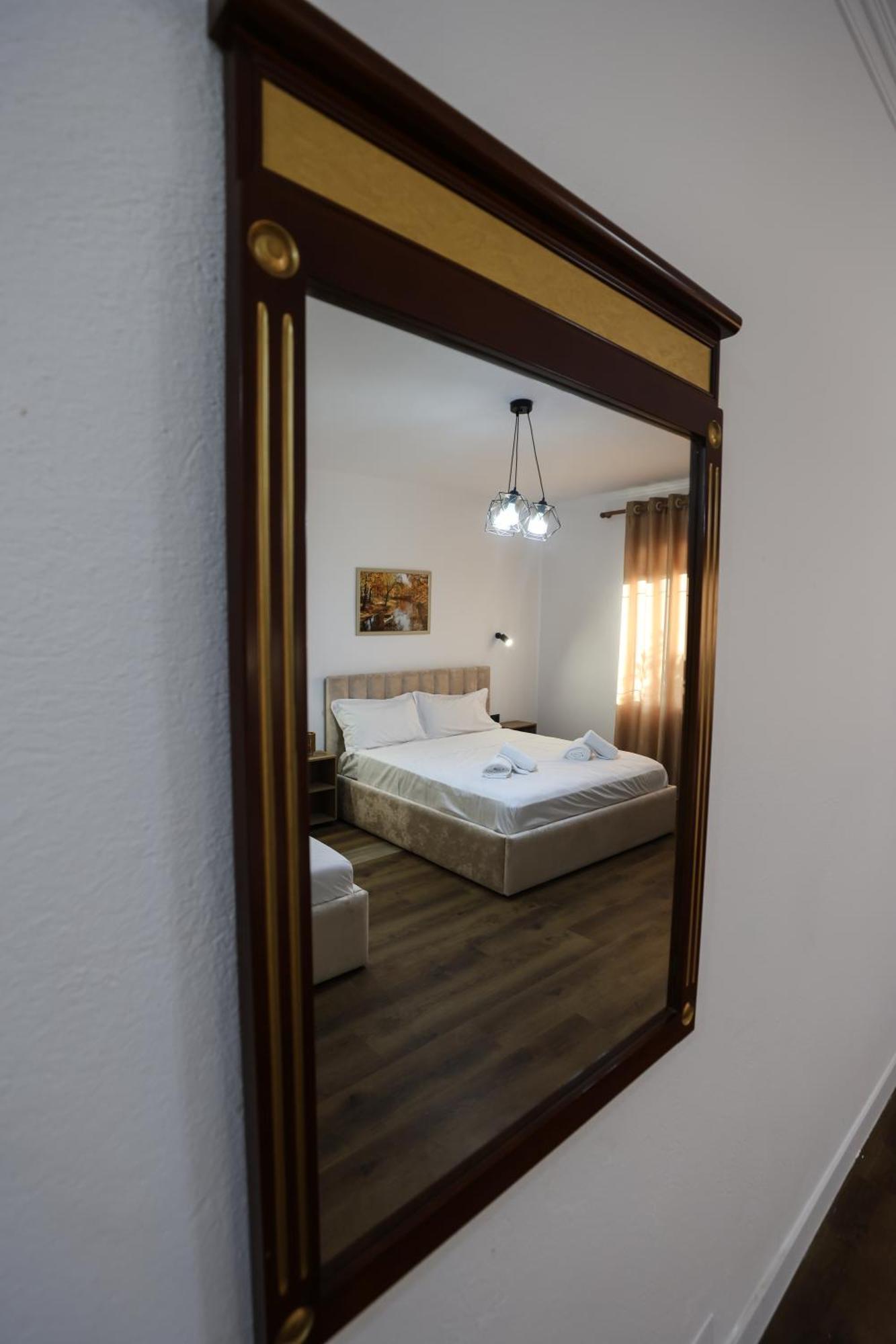 Vila Alizee Hotel 티라나 외부 사진