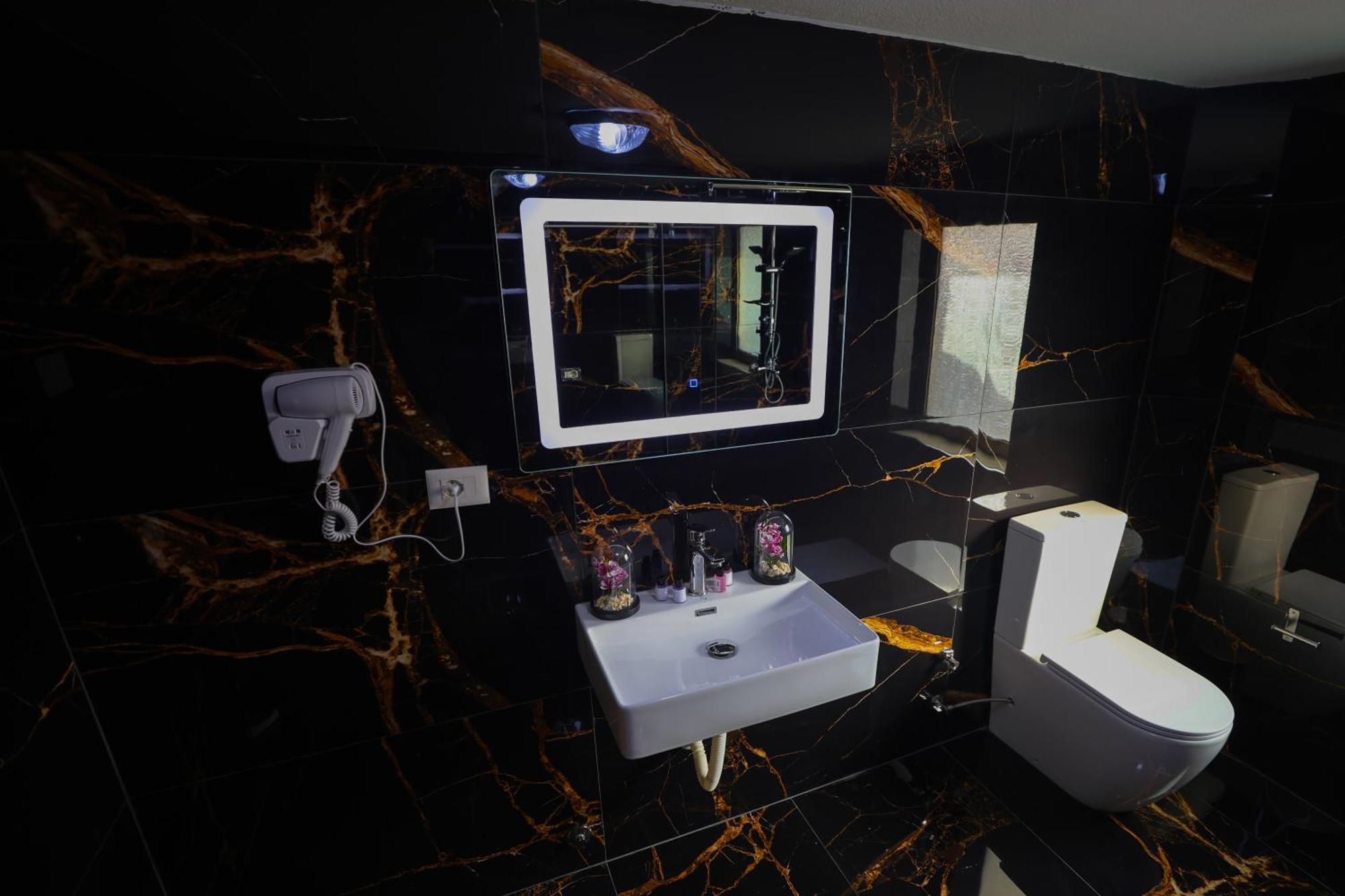 Vila Alizee Hotel 티라나 외부 사진
