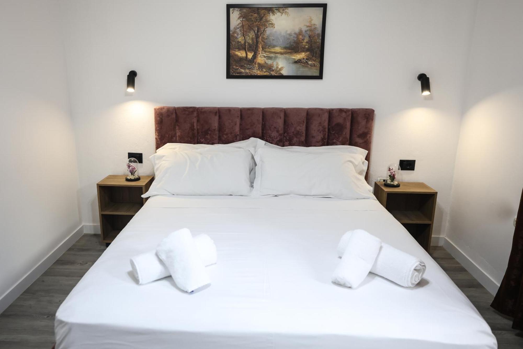 Vila Alizee Hotel 티라나 외부 사진