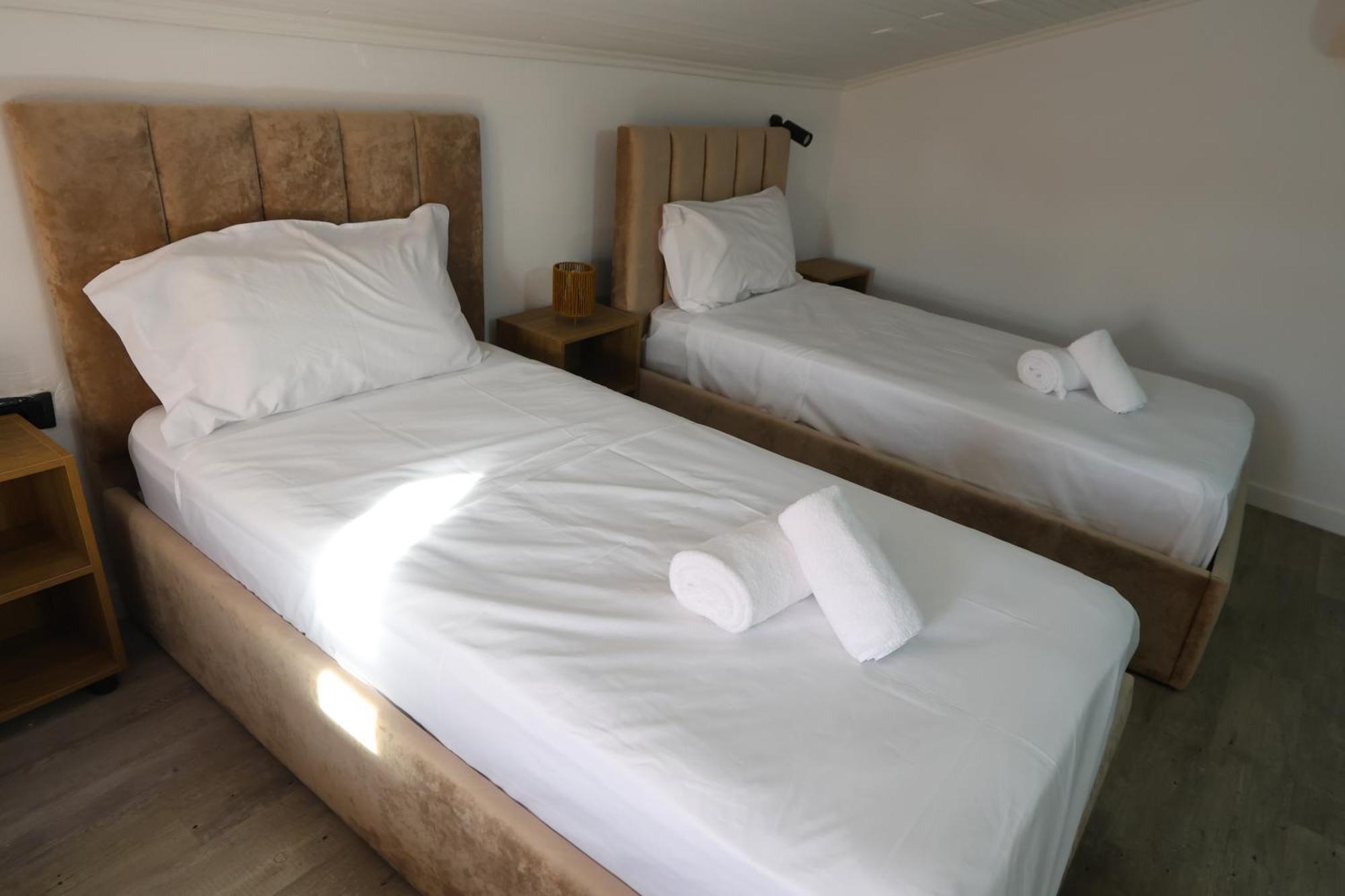 Vila Alizee Hotel 티라나 외부 사진
